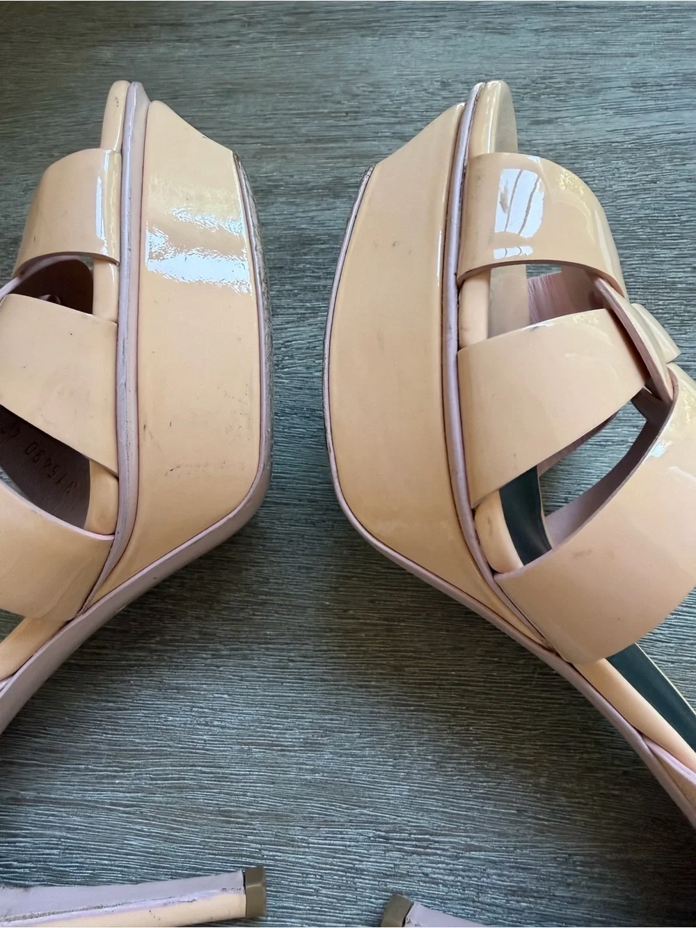Saint Laurent Blush Patent Leather T-Strap Knot Sandals - Picture 11 of 12